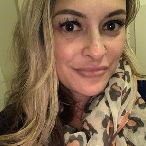 Meet your Posher, Lina